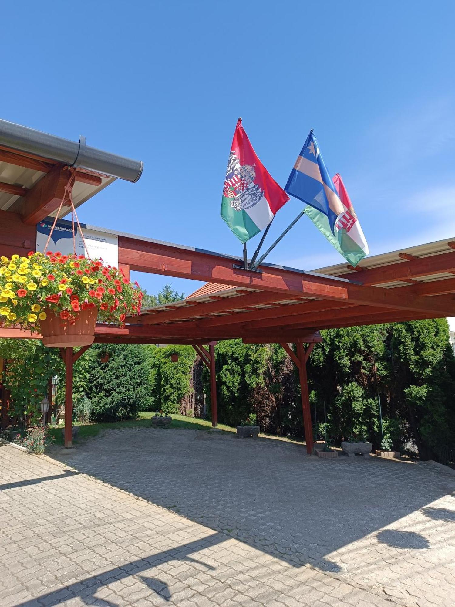 Anna Ilona Vendeghaz Hotel Badacsonytomaj Exterior photo